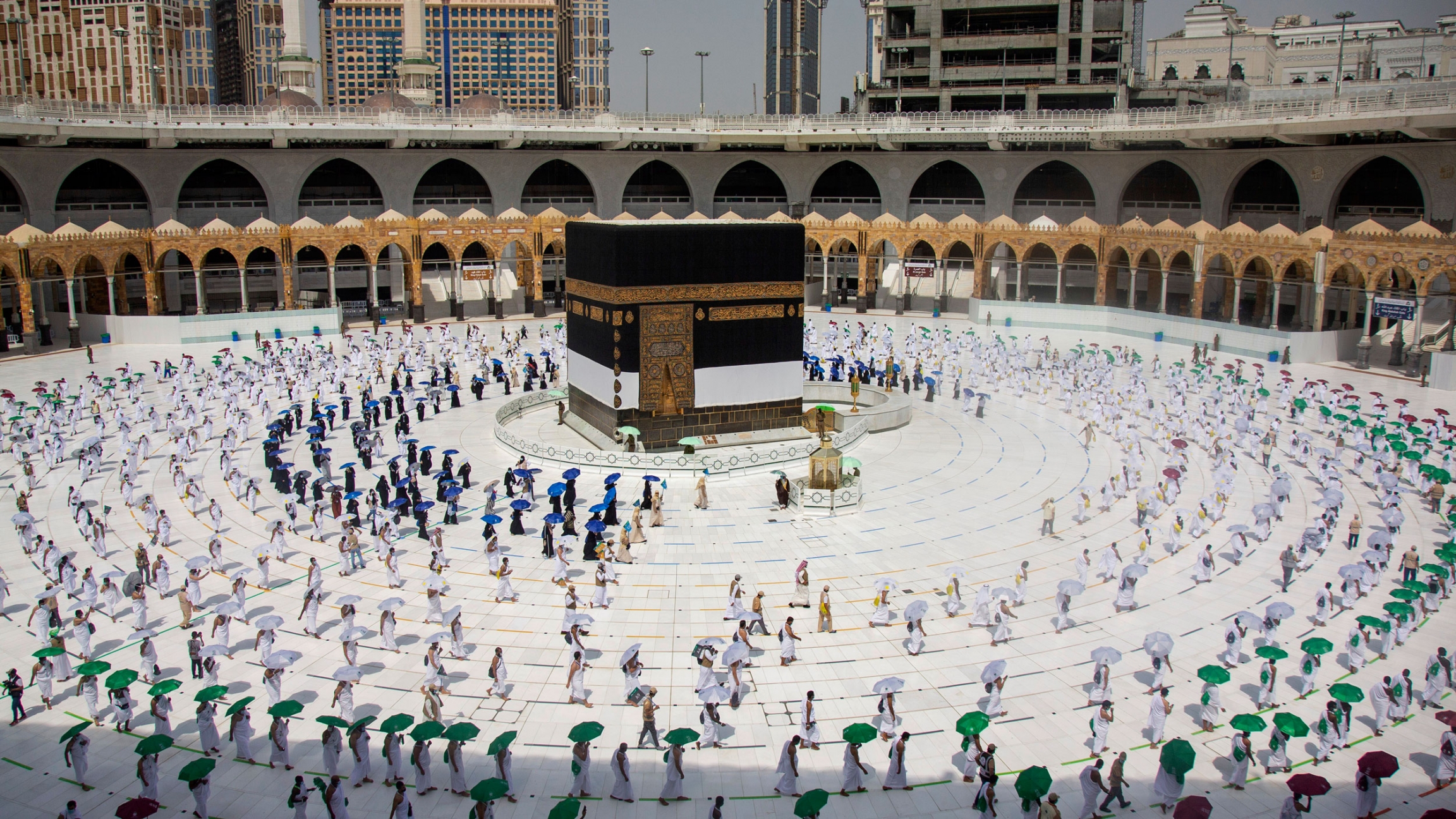How are luxurious and stress-free Umrah packages possible?