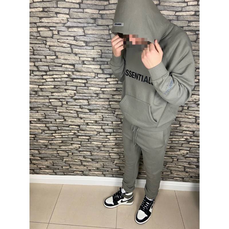 Essentials Tracksuits: The Ultimate Blend of Comfort and Style in 2024