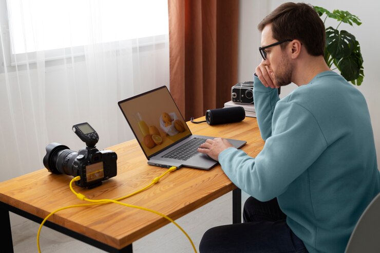 Mirrorless Camera with Your Laptop